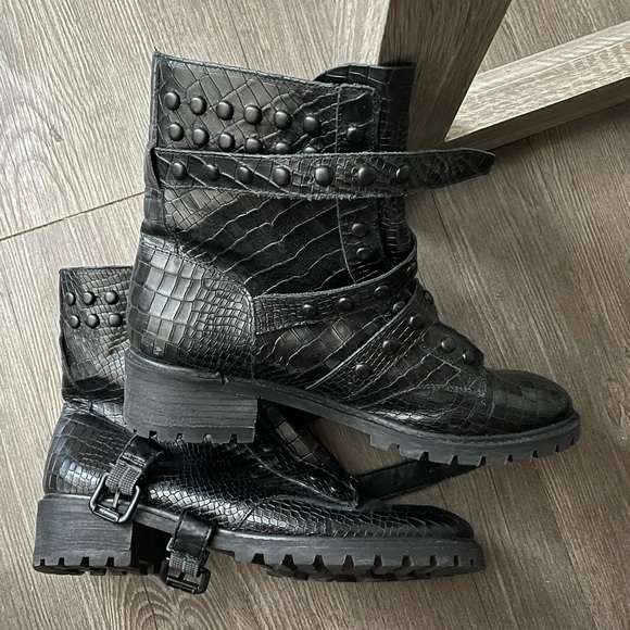 Schutz Boot - Picture 1 of 3